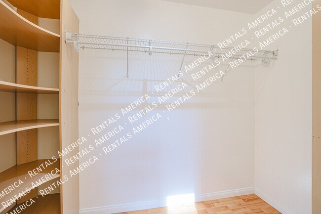 Building Photo - 1104 S 238th Dr