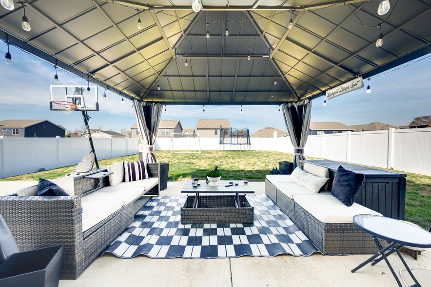 Building Photo - 2784 Nottingham Dr