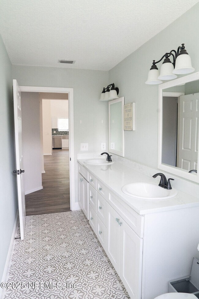 Building Photo - 2779 Chesterbrook Ct