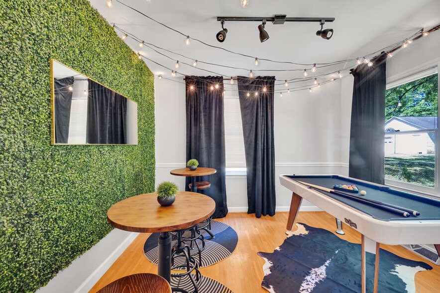 Building Photo - 9021 Sharonbrook Dr