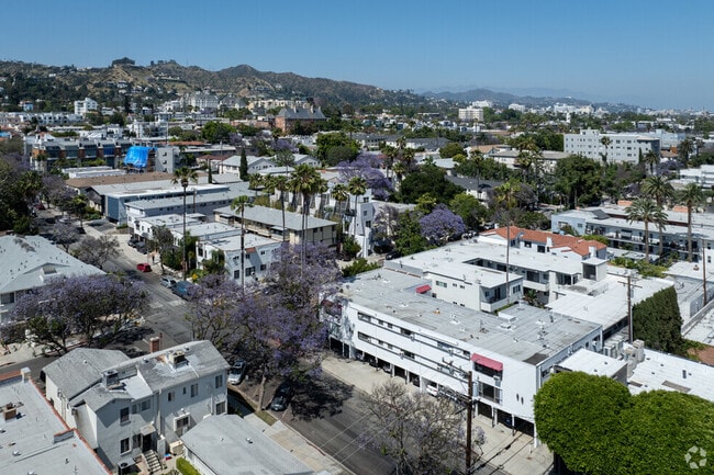 Building Photo - 1114 N Harper Ave