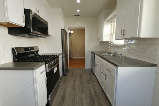 Building Photo - Home in North Kentwood Neighborhood of Wes...