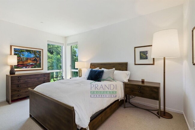 Building Photo - 19 Toyon Ln