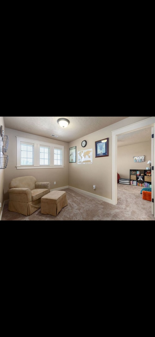 Building Photo - 4 Bedrooms with a large back yard