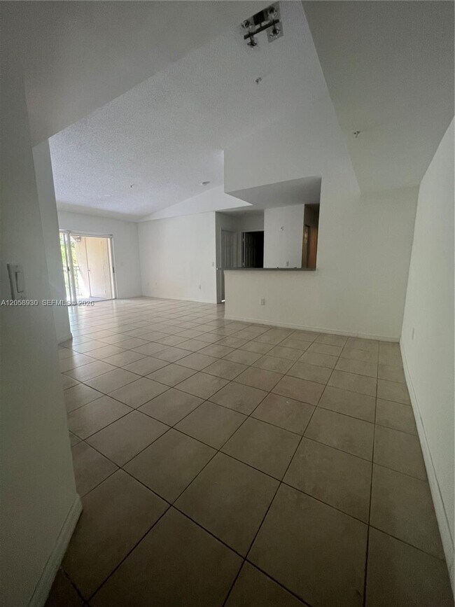 Building Photo - 2427 Centergate Dr