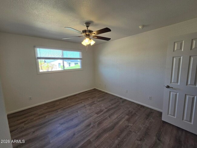 Building Photo - 6401 E Parkview Dr