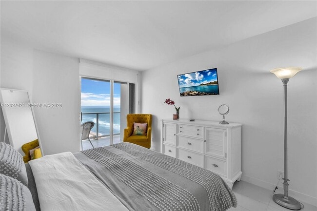 Building Photo - 16485 Collins Ave