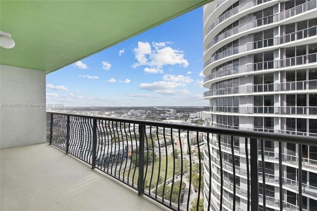 Building Photo - 1756 N Bayshore Dr