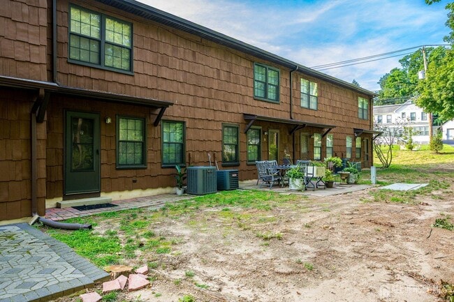 Building Photo - 7 Quail Run Dr