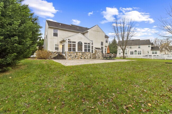 Building Photo - Located In Townsend Village