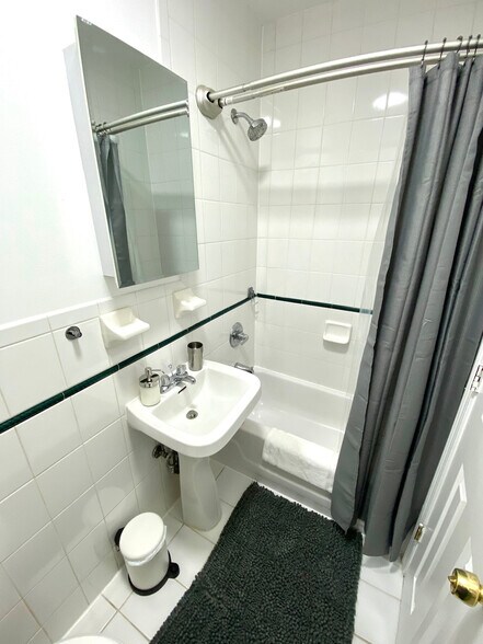 Building Photo - 317 E 75th St