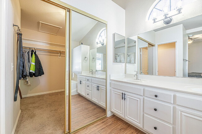 Building Photo - Beautiful 3-Bedroom Home in West Palmdale Community