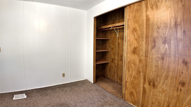 Building Photo - 251 Oakdale Dr