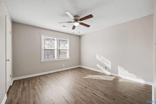 Building Photo - 13935 SW Wyandotte Dr