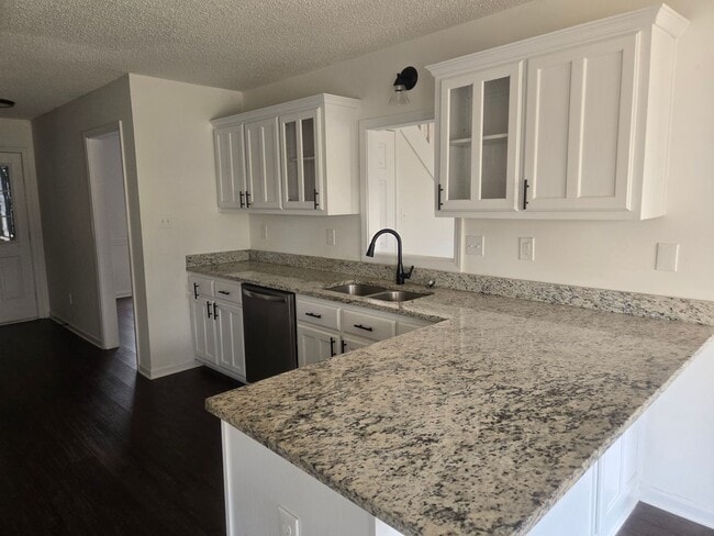 Building Photo - Gorgeous Corner Lot Arlington Home For Rent