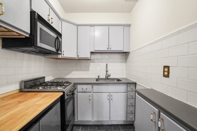 Building Photo - 27 Bowdoin St