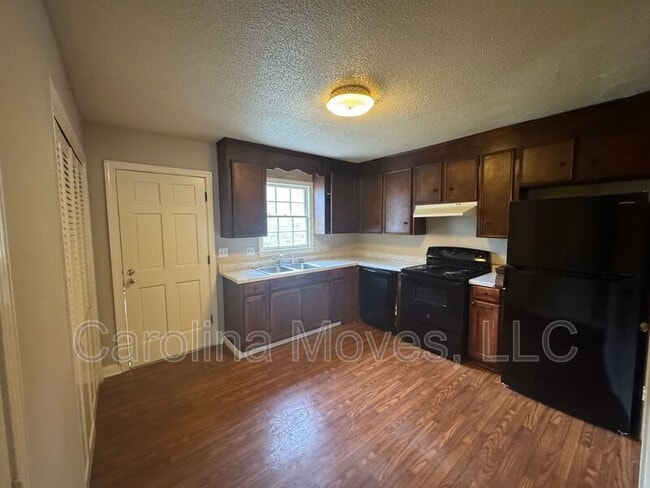 Building Photo - 172 Pine Creek Court Ext