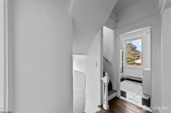 Primary Photo - 410 Chadwick Ave