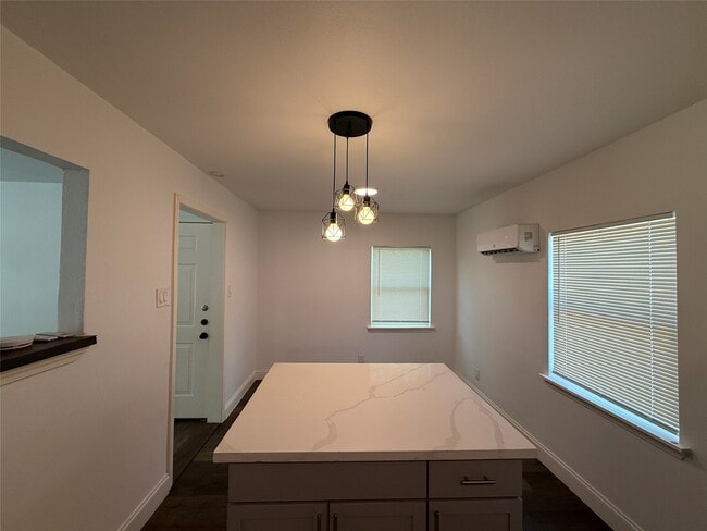 Building Photo - 306 Stiles St