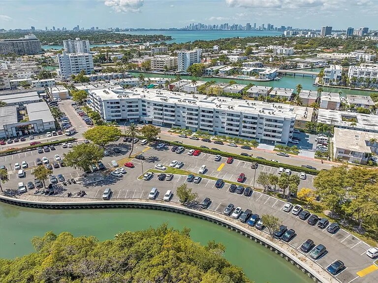 Building Photo - 7300 Wayne Ave