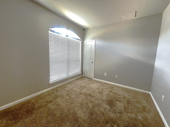 Building Photo - 3/2 Round Rock Condo in Turtle Creek Village