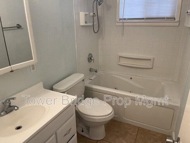 Building Photo - 8724 Halverson Dr