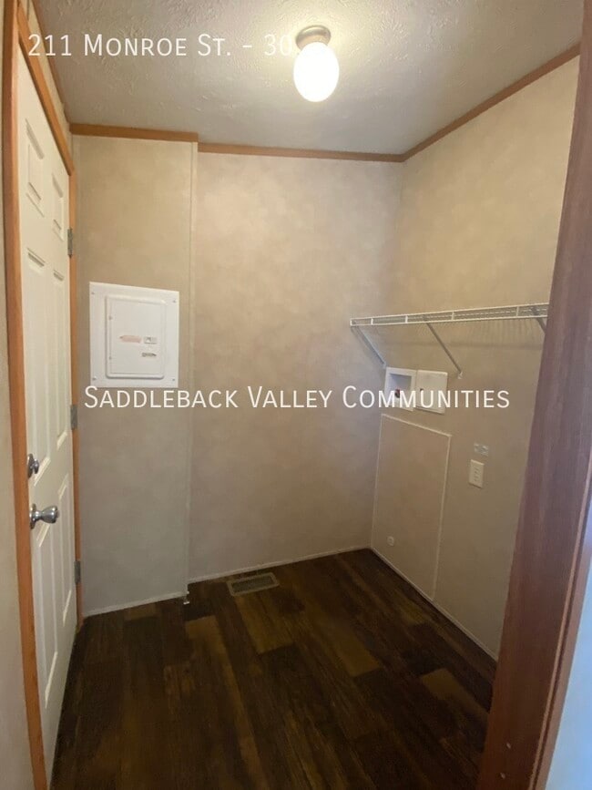 Building Photo - 211 Monroe St