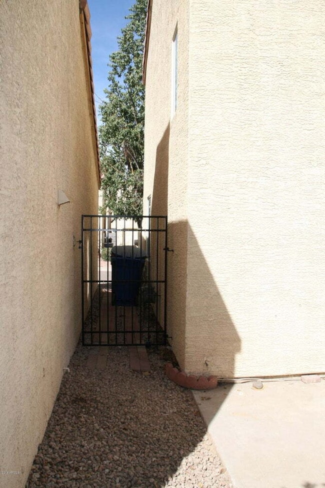 Building Photo - Two Bedroom in Tempe