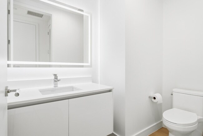 Building Photo - 220 Lake Shore Dr