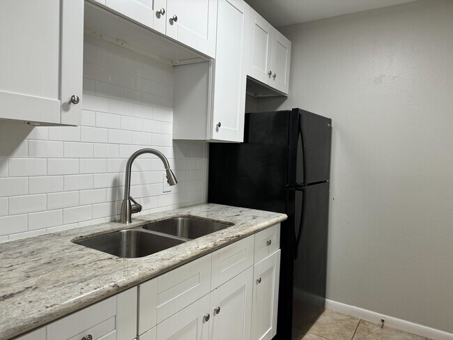 Building Photo - 2101 6th Ave N