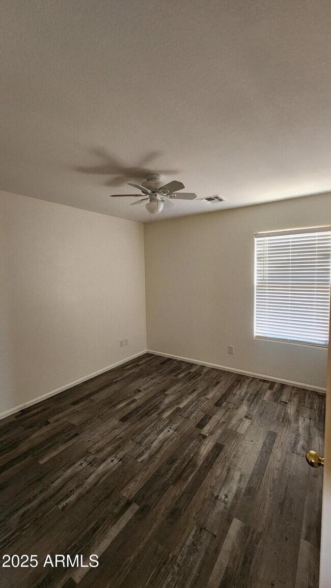 Building Photo - 42553 W Michaels Dr