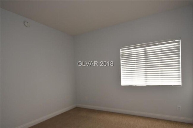 Building Photo - Live In The Heart Of Summerlin 2 Bed 2 Bat...