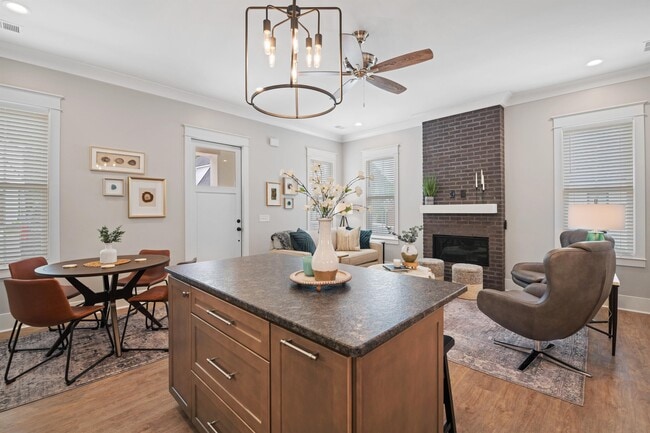 Building Photo - 1705 Double Oak Trl
