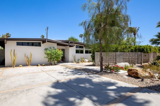 Building Photo - Luxury Mid Century Oasis in Palm Springs (Monthly Only - No Long Term)