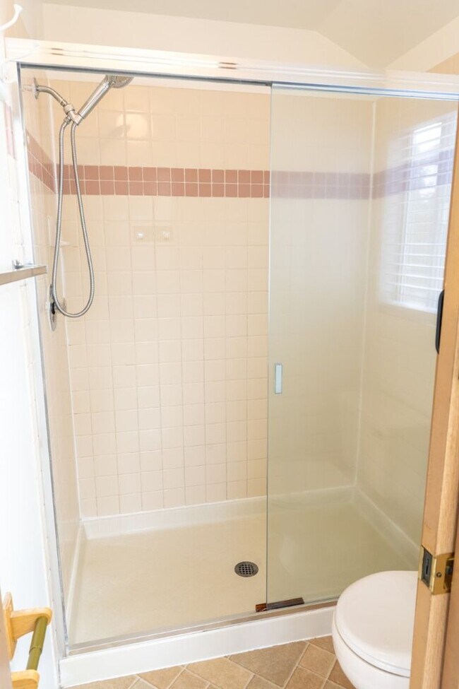 Building Photo - 3bd/2.25ba Sammamish House