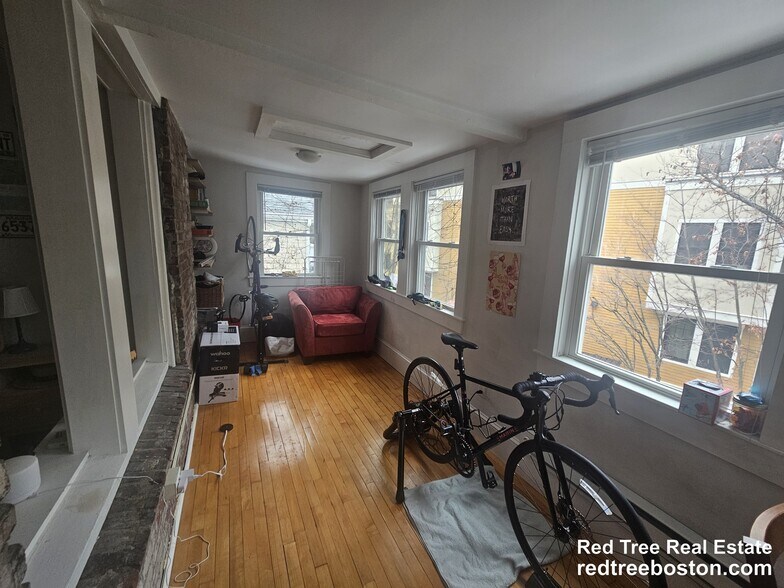 Building Photo - 7 Riverside Pl