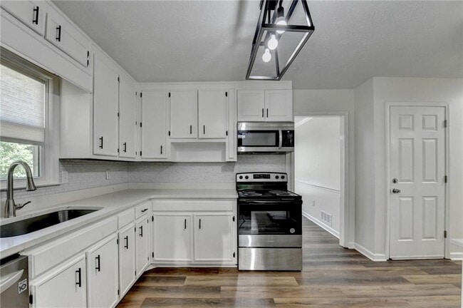 Building Photo - 1530 Plunketts Rd