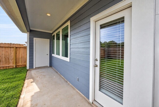 Building Photo - 28126 Meadowlark Sky Dr
