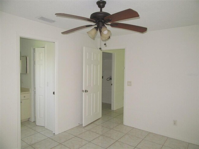 Building Photo - 2716 Vogler Ln