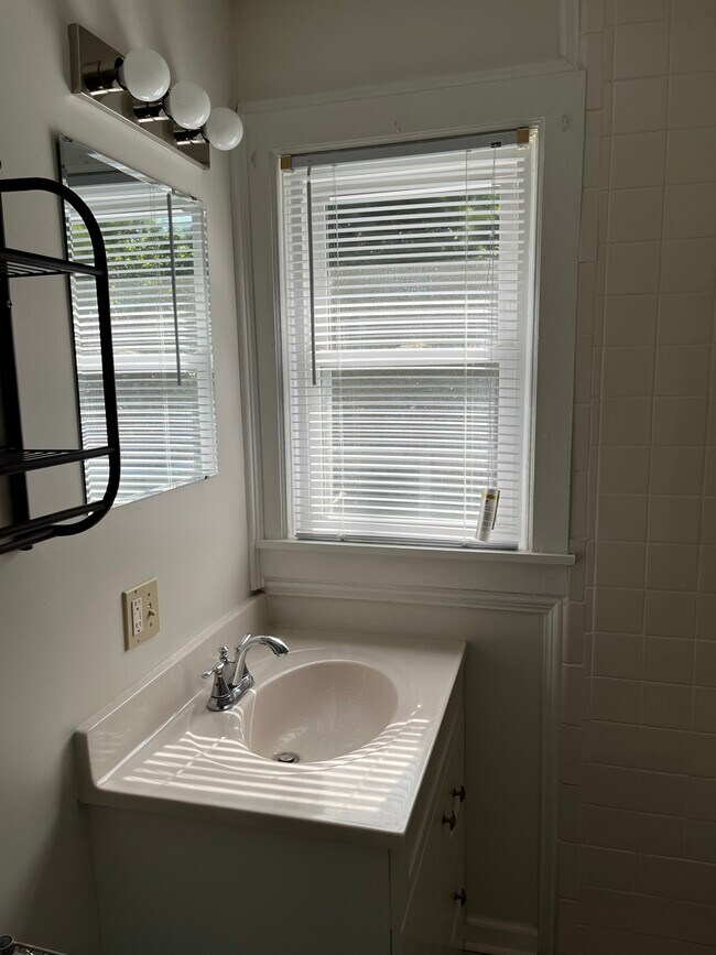 Building Photo - 123 S Jefferson St