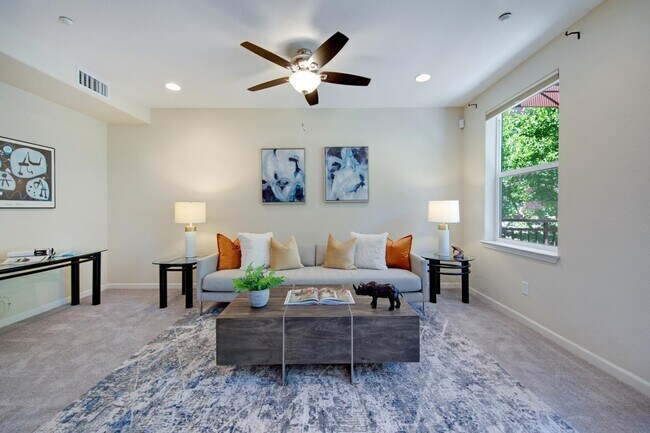 Building Photo - 895 Gaspar Vis