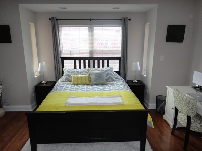 Building Photo - 240 Lauriston St