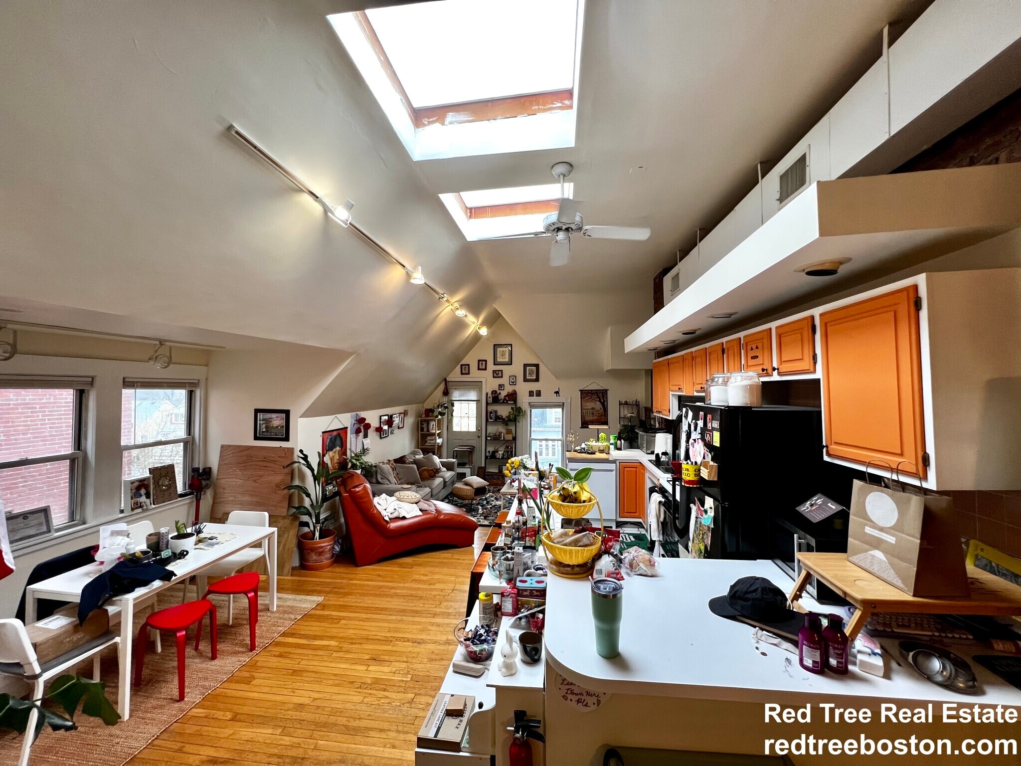 Building Photo - 1678 Beacon St