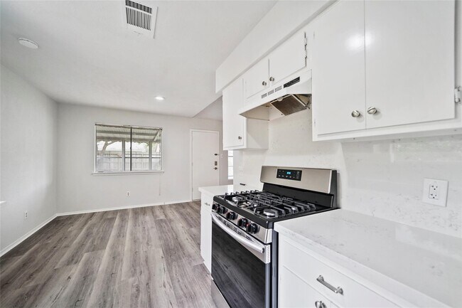 Building Photo - 1006 Golden Nugget Ct