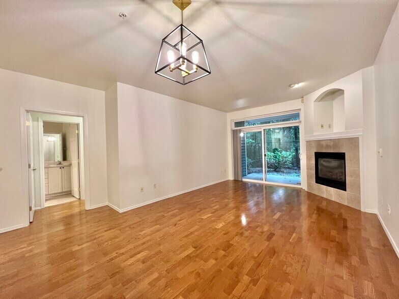 Building Photo - 12712 Admiralty Way