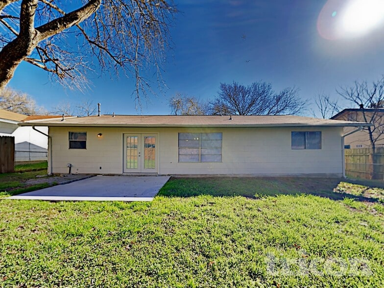 Building Photo - 8415 Glen Echo