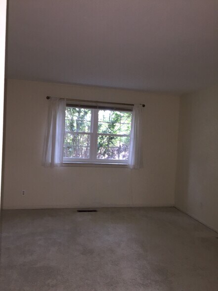 Building Photo - 342 Drummers Ln