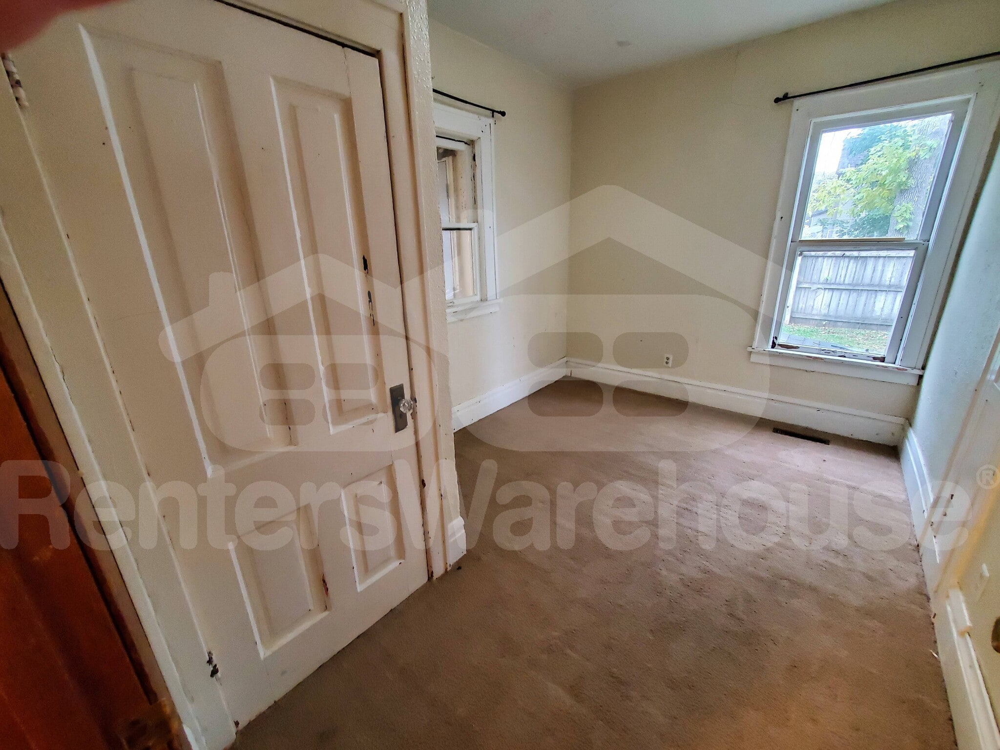 Building Photo - 407 N Elm Ave