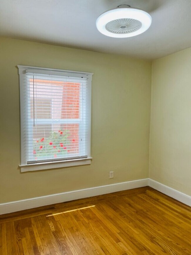 Building Photo - 2709-2711 Freeport Blvd