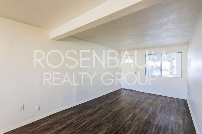 Building Photo - 455 W Kelso St